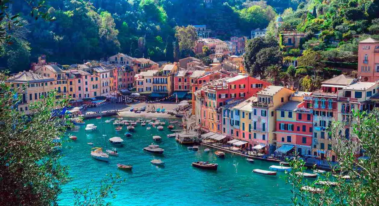 The beautiful landscape of Portofino is shown while pitching it vs Lake Como and Cinque Terre