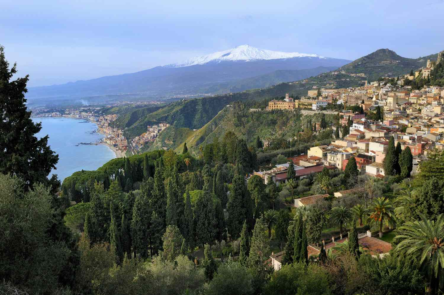 country side of Italy is shown in the picture while comparing it against Spain for honeymoon travelers